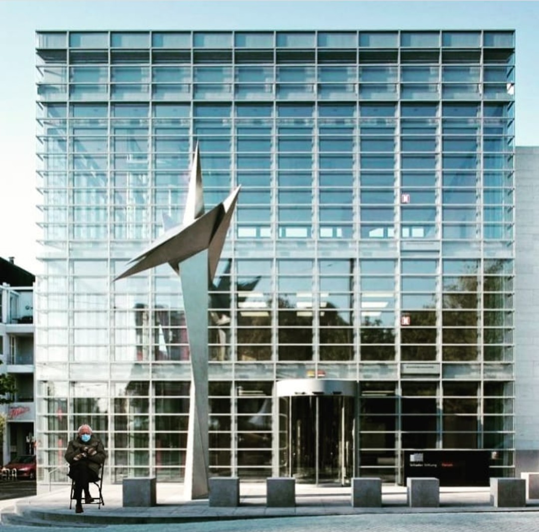 Trotz #COVID19 werden den Mieter:innen nach 3(!)Jahren belastender Baustelle von der <a href="/schaderstiftung/">Schader-Stiftung</a> kräftig die Mieten erhöht. #staytuned #solidarity #BernieSanders #gentrifizierung #wirbleibenalle <a href="/mietentscheid/">Mietentscheid Frankfurt | Bürgerbegehren</a>