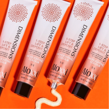 Everyone loves a one step product😍 Our DIMENSIONS Highlighting Colour allows you to create beautiful, vibrant fashion highlights with just one product! Tag someone in the comments who would LOVE this product.