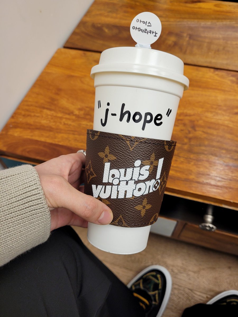 mybiasisjimin13's tweet photo. I pretty sure this LV cup holder costs more than my one month salary.

#JHOPE
#BTS
#LV https://t.co/56j7GB98vn