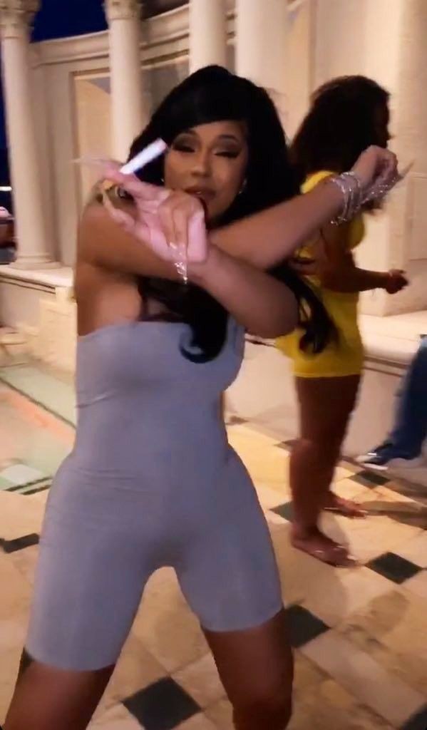 gxymone's tweet image. me excited 
weeks ago                     
for the ashanti 
&amp;amp; keyshia cole verzuz:     me now: