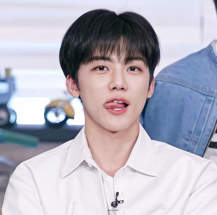 kasibooked's tweet photo. admit it, you have a big fat crush on black haired jaemin 😼 https://t.co/wSvEUwZnsH