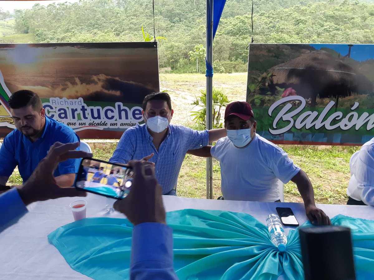 Ministro de @ObrasPublicasEC, <a href="/martinezjg/">Gabriel Martínez Castro</a> visitó el cantón Chilla para realizar entrega oficial de tractor #Caterpillar, entregado mediante un comodato al alcalde de Chilla <a href="/CartucheSamuel/">Richard Cartuche Malla</a> 

#ChillaNosUne