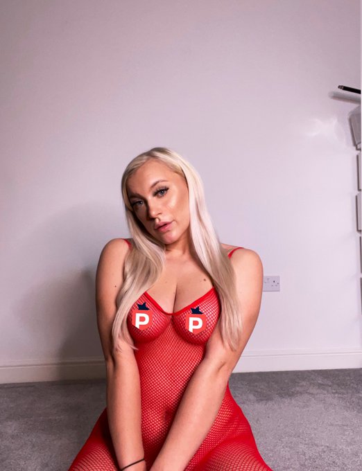 Ps this body stocking is crotchless 🥺 https://t.co/tuV3O6RMiK