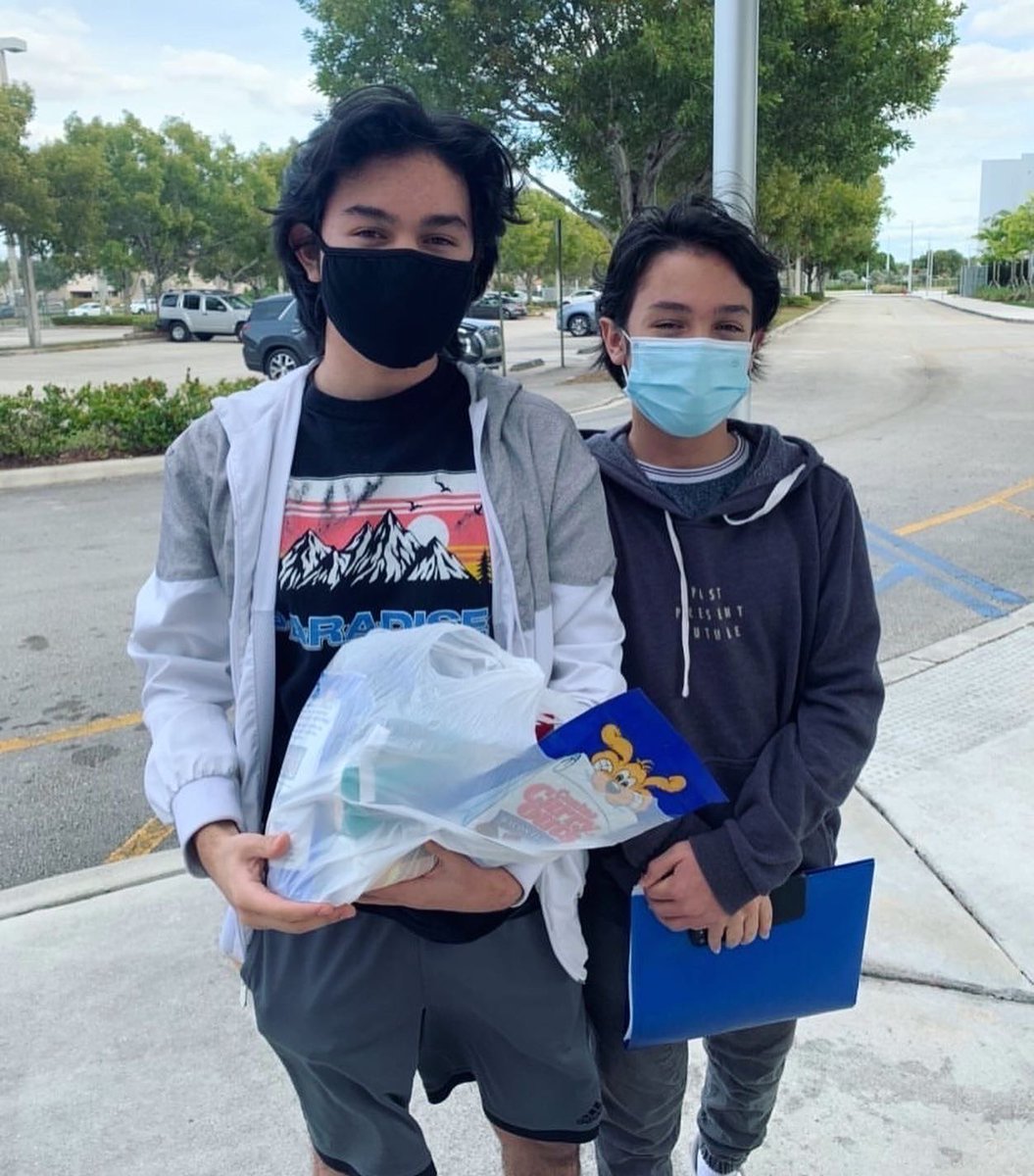 masnewshs's tweet photo. A big thank you to Broadcasting student, ✨Kathleen Gomez✨ and her 🐶 Animal Impact 🐱 Community service project for their drive-thru drop-off!! Your acts of kindness will not go unnoticed!! #masismore #mascares #mascommunityservice https://t.co/fwg3cjXZrn