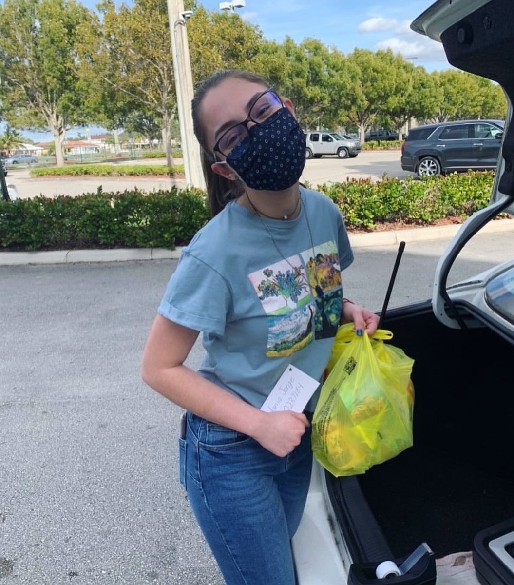 masnewshs's tweet photo. A big thank you to Broadcasting student, ✨Kathleen Gomez✨ and her 🐶 Animal Impact 🐱 Community service project for their drive-thru drop-off!! Your acts of kindness will not go unnoticed!! #masismore #mascares #mascommunityservice https://t.co/fwg3cjXZrn