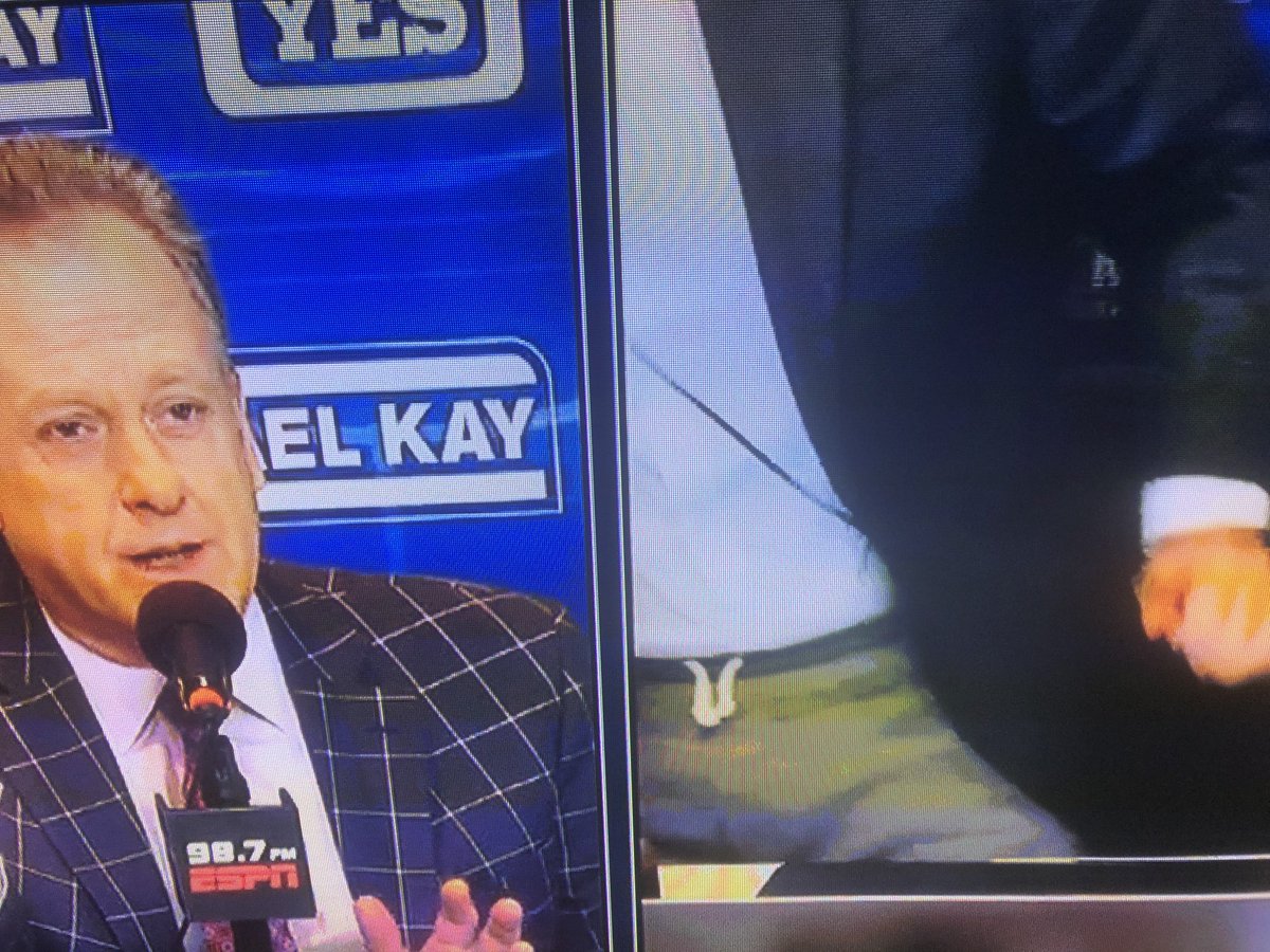 geneo721's tweet image. Is he wearing sweatpants?