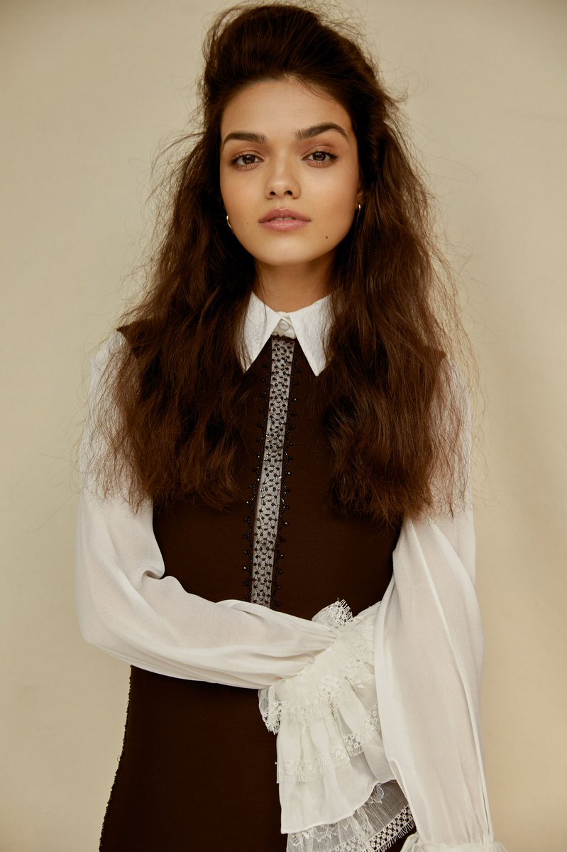 rachel zegler as robert pattinson: a very small thread