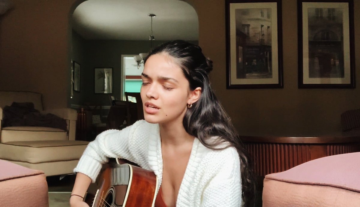 rachel zegler as robert pattinson: a very small thread