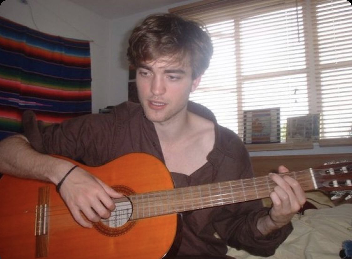 rachel zegler as robert pattinson: a very small thread