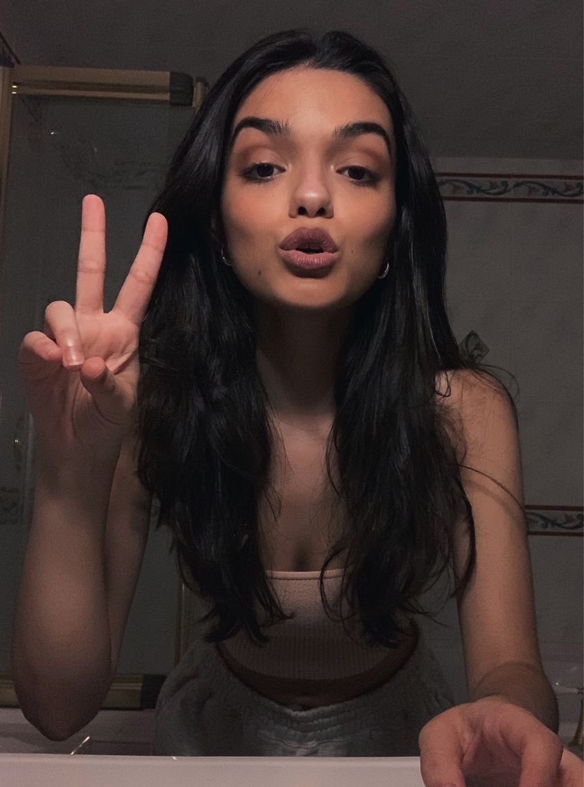 rachel zegler as robert pattinson: a very small thread