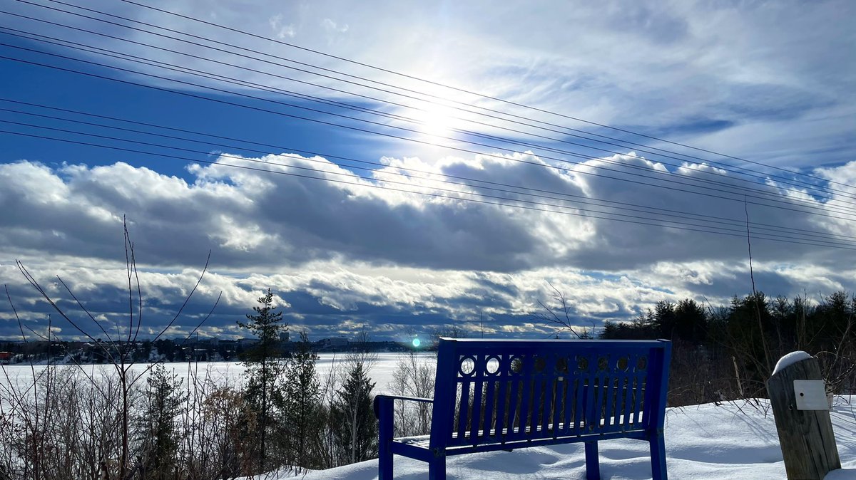 HeyItsMeMissJT's tweet photo. What a beautiful day in the neighbourhood! #RamseyLake #CardioWithAView #LetsGoHiking #HelloSunshine #SunnySideUp #Winter #GoWithTheSnow #GetOutside βοΈππ²βοΈ https://t.co/lZV4UB5MQ6