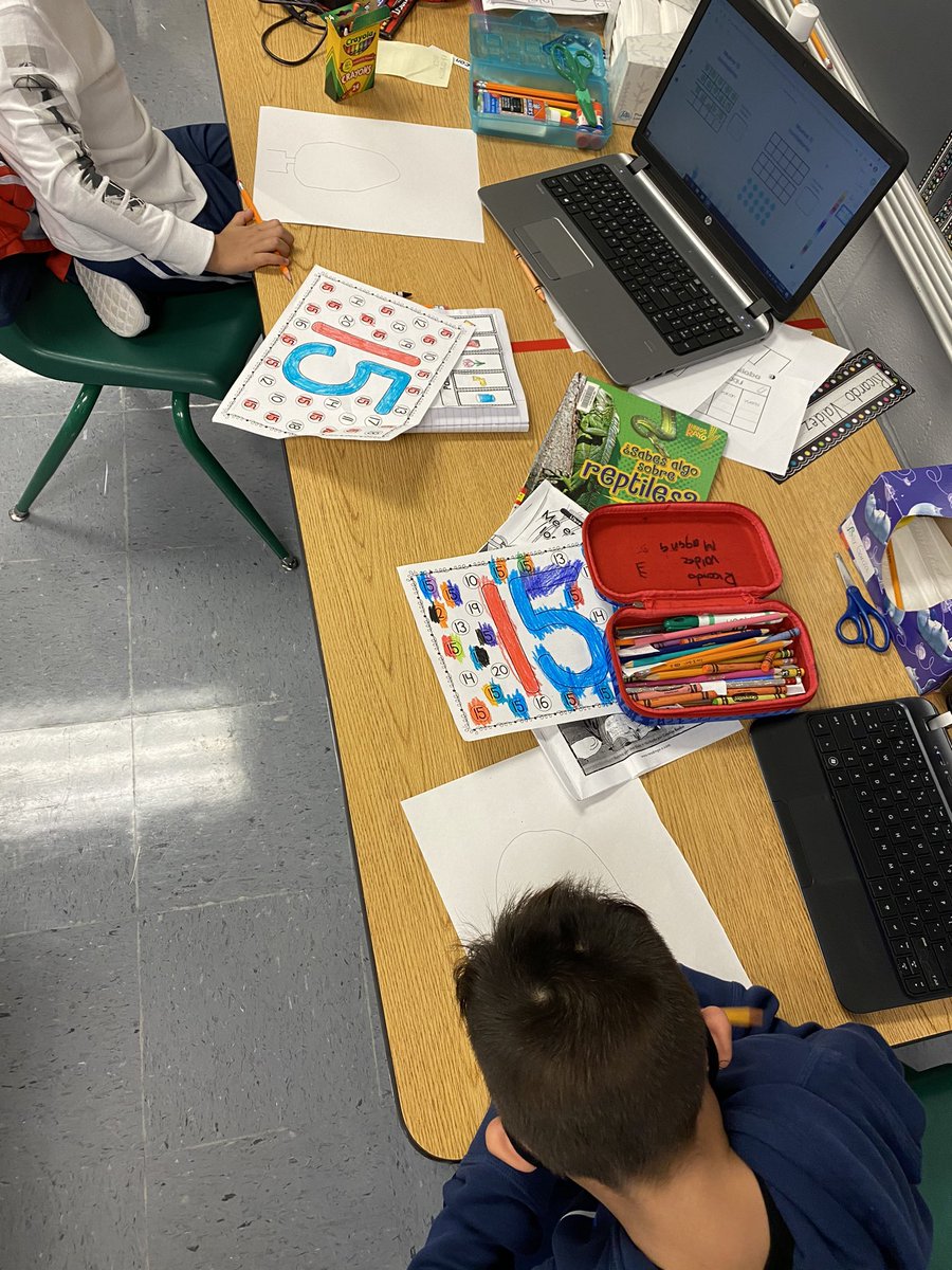 Irocdz28's tweet photo. Or making figures with numbers #drawingwithmath https://t.co/BQQTUc7akc