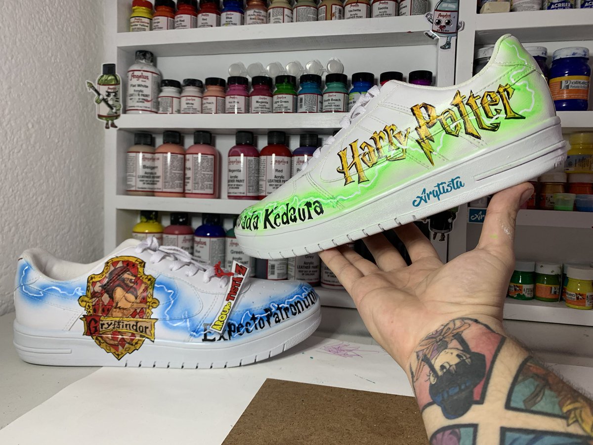 ArqCass's tweet photo. #HarryPotter Panams Personalizados 
#pintadoamano #handpainted #panams #customshoes https://t.co/IgnH5FTlcx