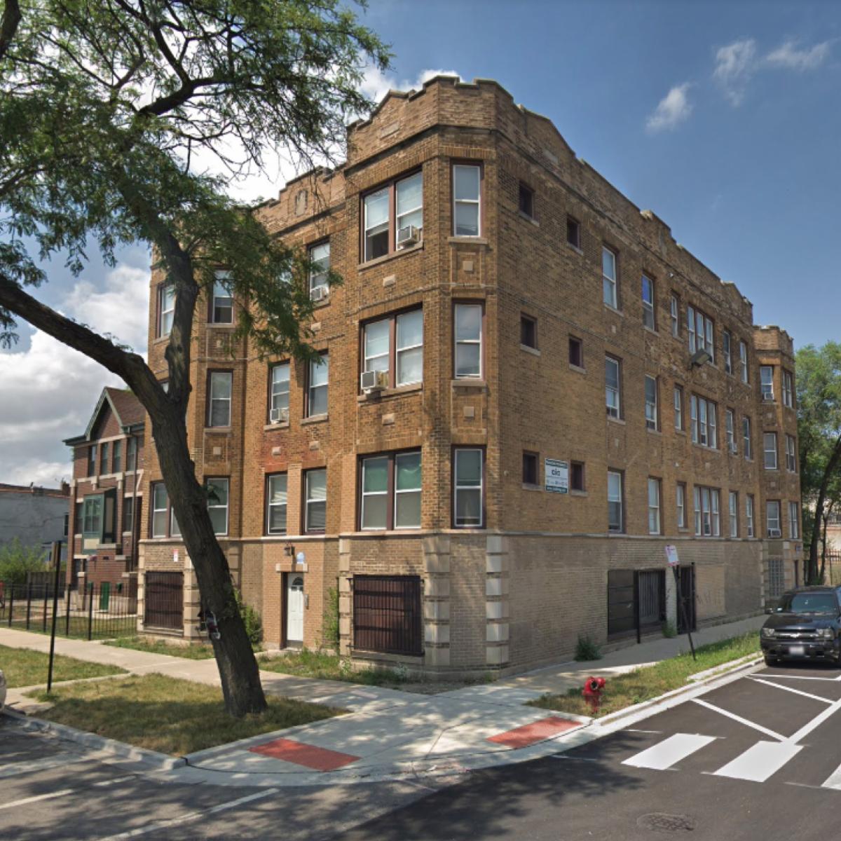 MPIrealestate's tweet photo. Just Closed! #MultiFamily Deal in #Chicago. Sold with Record Price Per Door in the Area! #CRE https://t.co/cEuv09jNh9 https://t.co/YnIWjHXBAH