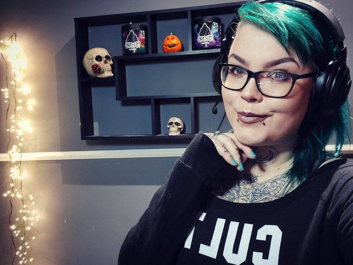 EmilyxReads's tweet photo. Live now! Apex pubs then plat grind ♡
- https://t.co/Eb7Gxr0lr0 
#wraithfam #SupportSmallStreamers #SmallStreamersConnect #apexlegends #girlswhogame @SGH_RTs @TwitchSharing https://t.co/Gois0t91AR