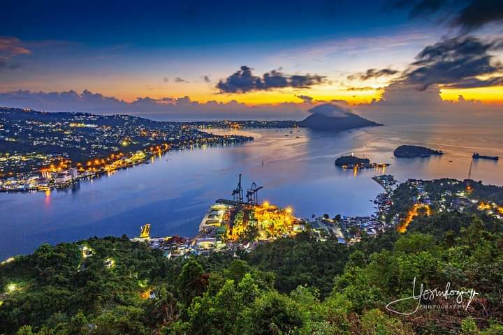 eljero_17's tweet photo. Gut Moning Wanem Yupla Olgeta ๐๐ผ
๐Puncak Pemancar Polimak 1 Jayapura City.๐๐ผ Kota Jayapura - Prov Papua
#Sunrise #KotaJayapura #JayapuraCity #PortNumbayCity #TanahTabi #TanahPapua #JayapuraPapua #Hollandia #HollandiaNieuwGuinea #NederlandsNieuwGuinea #WestPapuaLand https://t.co/IZROISY3t1
