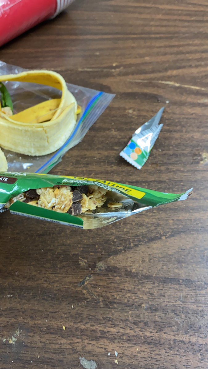 Polso13's tweet photo. Hey @NatureValley where’s the rest of my granola bar? Some one eat before packaging? I feel ripped off! https://t.co/M2RBudN8zw
