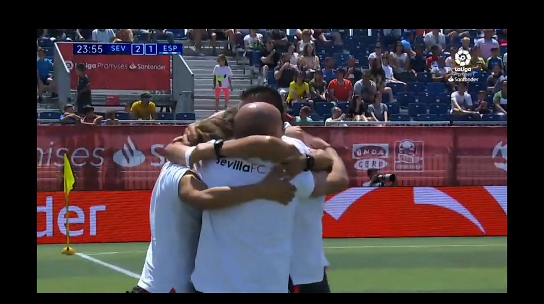 OsornoJc's tweet photo. Día internacional del Abrazo!! https://t.co/kiRiqHOk7Y