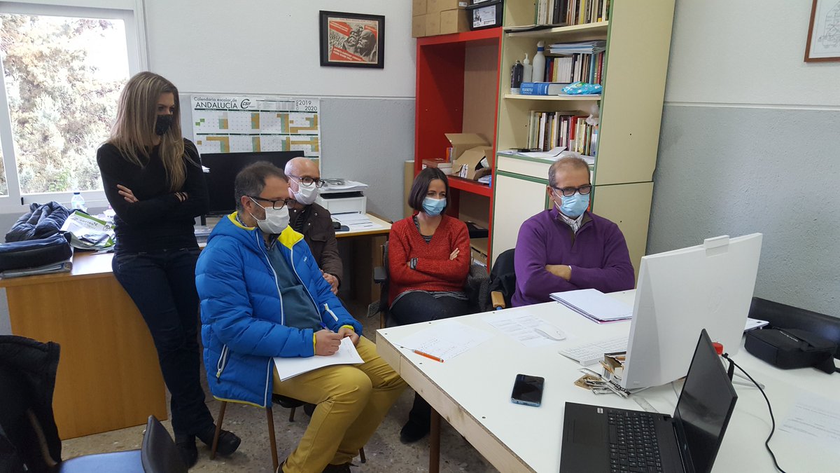IES_Med's tweet photo. Primera reunión transnacional con los socios europeos del proyecto #ErasmusPlus #ISTEDU del que es coordinador el IES Mediterráneo. ¡Enhorabuena a nuestros socios por el trabajo realizado! @SEPIE @EUErasmusPlus @EducaAnd #IESMediterráneo https://t.co/esKQU31yYg