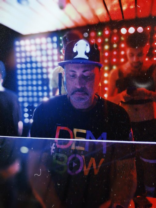 Beautiful and special #tbt  Pilar, cabeza, pionero, padrino de @daddy_yankee y maestro del movimiento<a href="/tag/tbt"class="tags">#tbt</a><a href="/tag/dj"class="tags"><span>#dj</span></a><a href="/tag/latino"class="tags"><span>#latino</span></a><a href="/tag/reggae"class="tags"><span>#reggae</span></a><a href="/tag/daddyyankee"class="tags"><span>#daddyyankee</span></a><a href="/tag/dembow"class="tags"><span>#dembow</span></a><a href="/tag/dancehall"class="tags"><span>#dancehall</span></a>