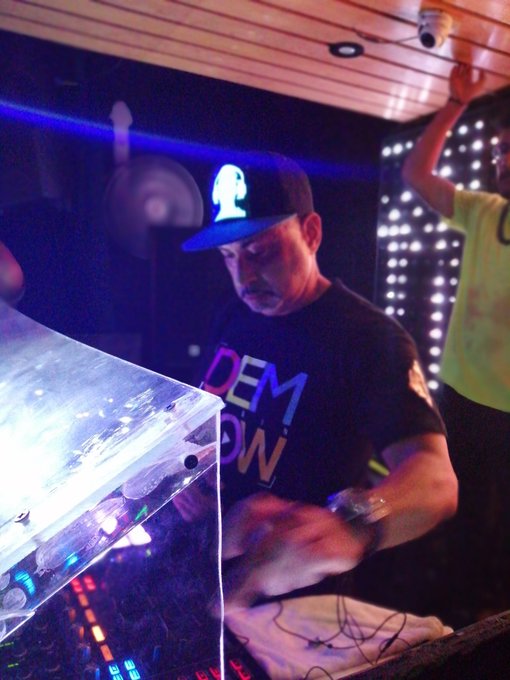 Beautiful and special #tbt  Pilar, cabeza, pionero, padrino de @daddy_yankee y maestro del movimiento<a href="/tag/tbt"class="tags">#tbt</a><a href="/tag/dj"class="tags"><span>#dj</span></a><a href="/tag/latino"class="tags"><span>#latino</span></a><a href="/tag/reggae"class="tags"><span>#reggae</span></a><a href="/tag/daddyyankee"class="tags"><span>#daddyyankee</span></a><a href="/tag/dembow"class="tags"><span>#dembow</span></a><a href="/tag/dancehall"class="tags"><span>#dancehall</span></a>