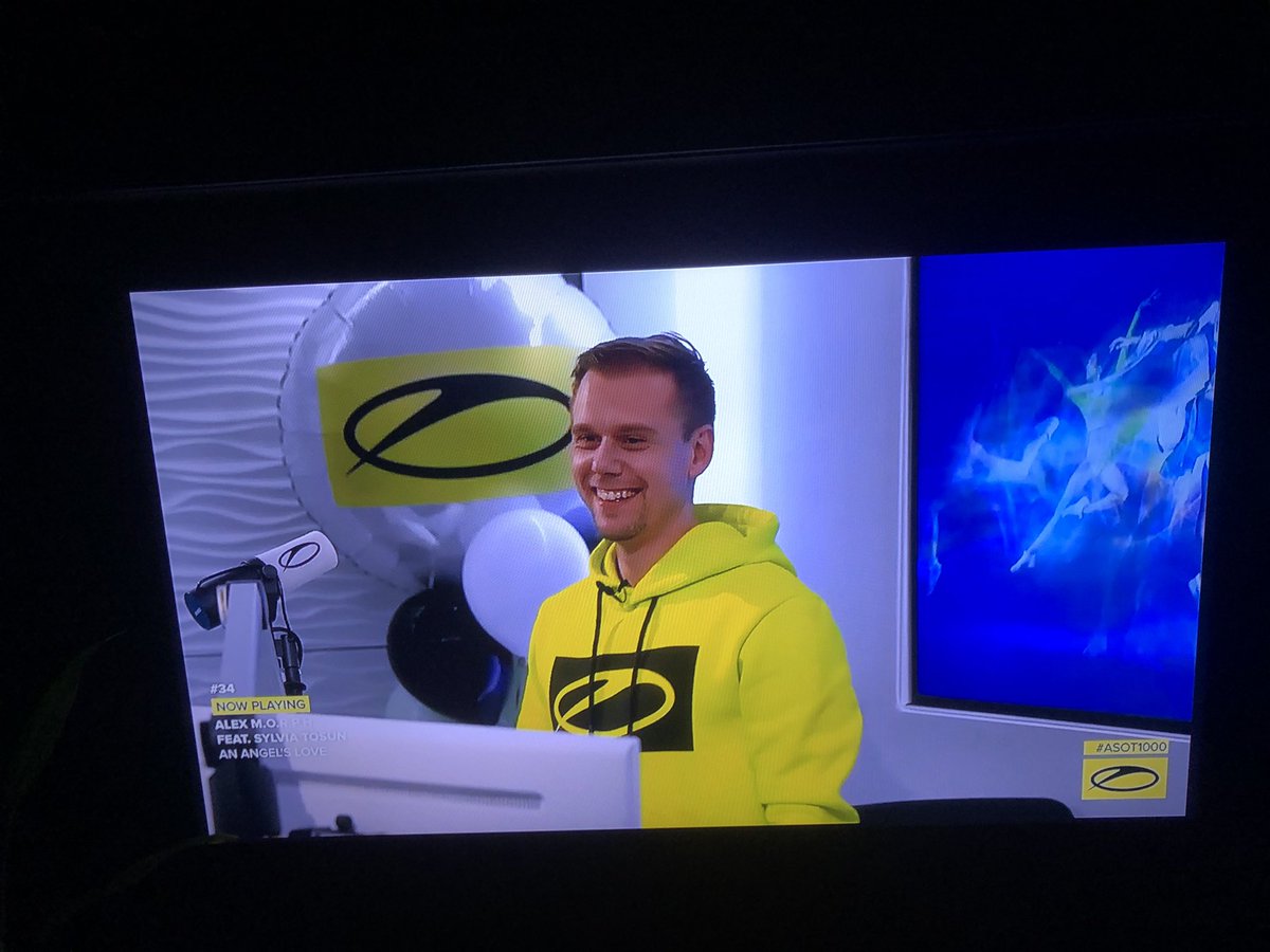 06halcyon's tweet photo. From #asot450 to #ASOT1000 
Turn the World into a Dancefloor 
:’) #thankyou 💕 https://t.co/A9pTW3aosL