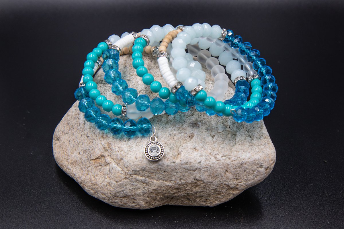 I'm LOVING my newest wrap bracelets! They are so fun to make, and I truly feel like I can be more creative with these than my other pieces. 
Not sure what this one is going to be called (thinking something like "Mykonos Waters").

#memorywrapbracelet #alltheblues