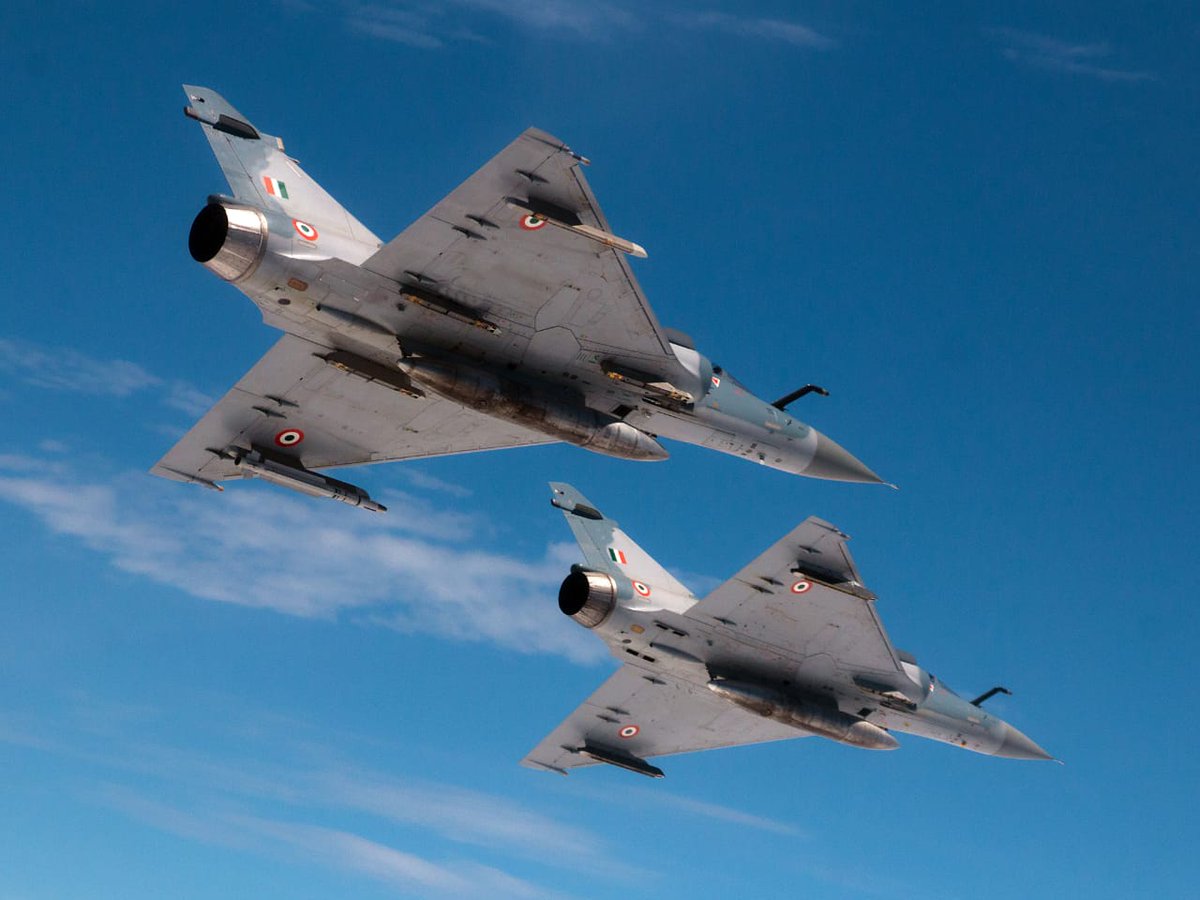 kundanbharti34's tweet photo. #DeltaWings slicing through those last Monday Blues ||@Vibhanw18 https://t.co/5tAGNpbgSv