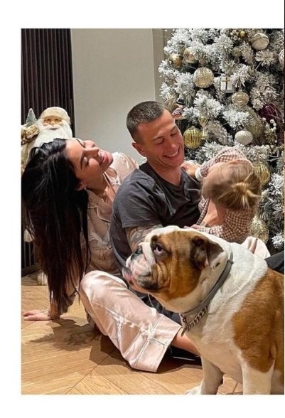 mscelestt's tweet photo. NON IO CHE SPERO CHE LA FIGLIA DI VERONICA E IL FIGLIO DI SARAH CRESCANO ASSIEME E DA GRANDI SI SPOSINO, nono..
LASCIATEMI STARE,
SONO SENSIBILE.
---------------------------------------------------
#rosmello #gfvip10 #GFvip #saraheveronica https://t.co/FBGMj2cNWR
