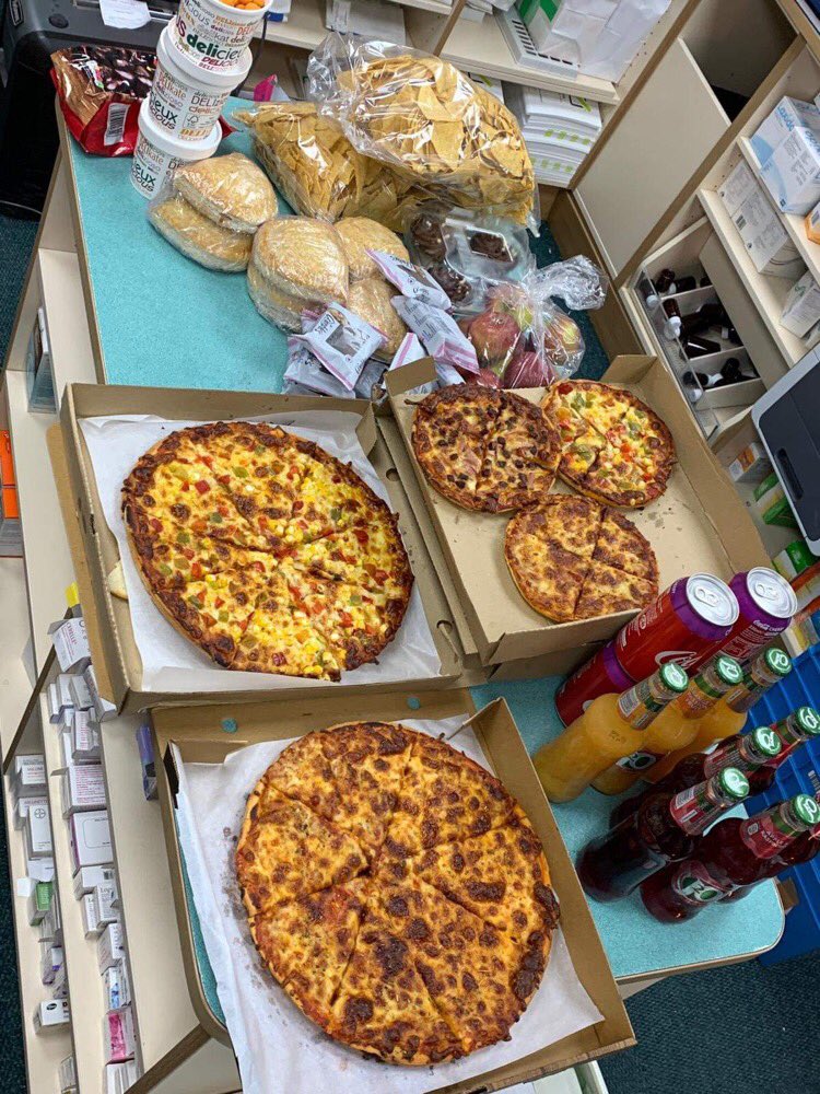 Royal_Marine_LW's tweet photo. 2 lunchtime drops today.All pizzas at Copper made with fresh sauce &amp; mozzarella.The drops went to Llansamlet Ambulance Station &amp; Pharmacy in Killay.They had 7 x pizzas, pies, nachos, brownies, cupcakes, nuts,apples,drinks
From @CopperSwansea @Sa1ute_Charity 
Thank you key workers https://t.co/ZzxVRlvLFX