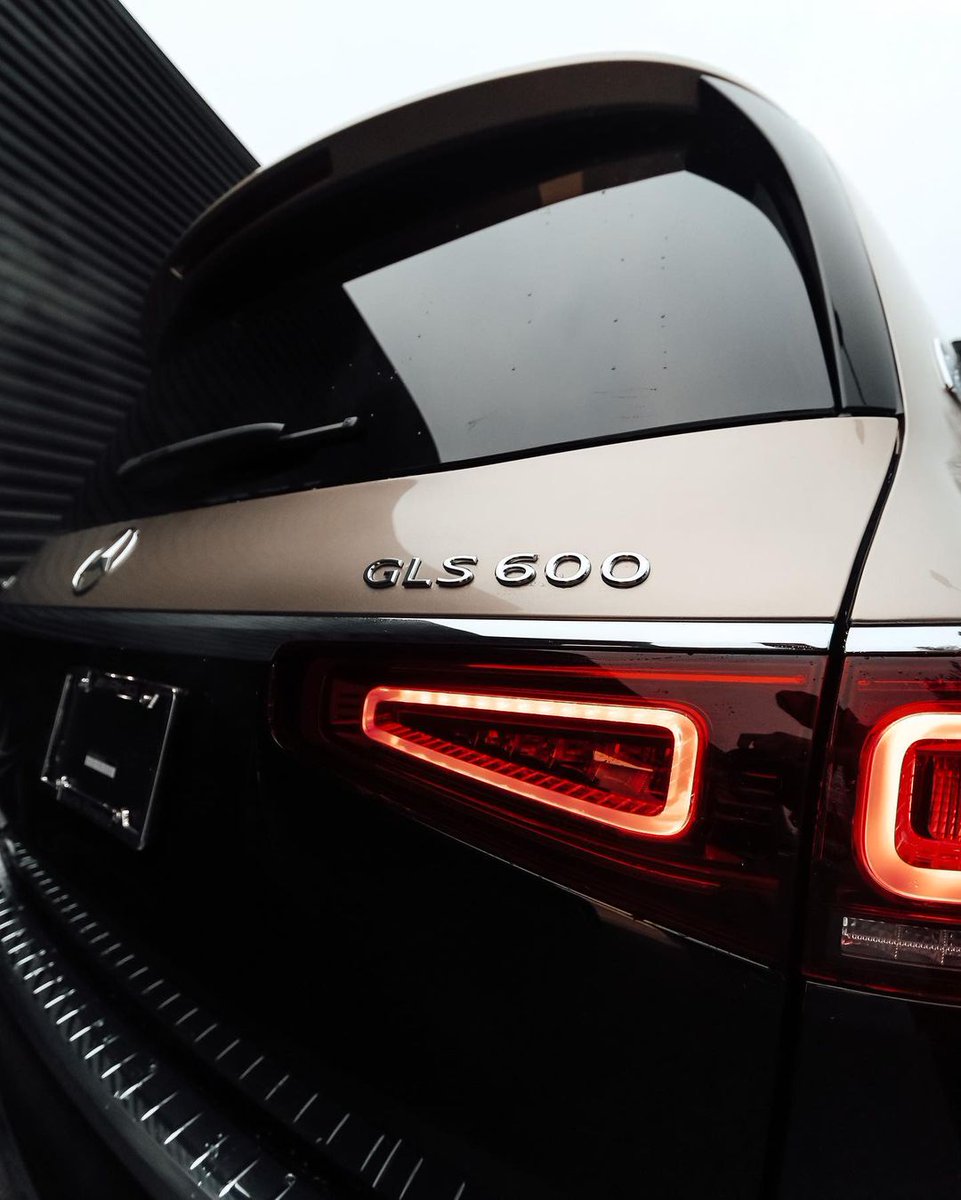 MercedesBenzUSA's tweet photo. The reveal: say hello to the 2021 Maybach GLS 600. #Maybach #GLS 📸: @MercedesBenzCLE https://t.co/mza5GaYt7d