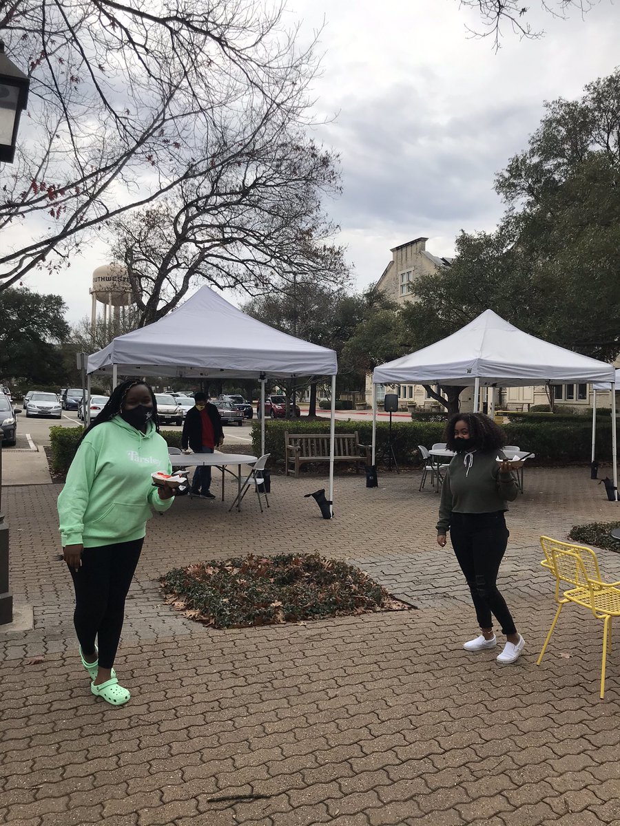 SouthwesternU's tweet photo. For the first Sweet Surprise of the Spring semester, the Captain brought mini donuts to campus! #SUCommunityFirst https://t.co/q6leHS8bVn