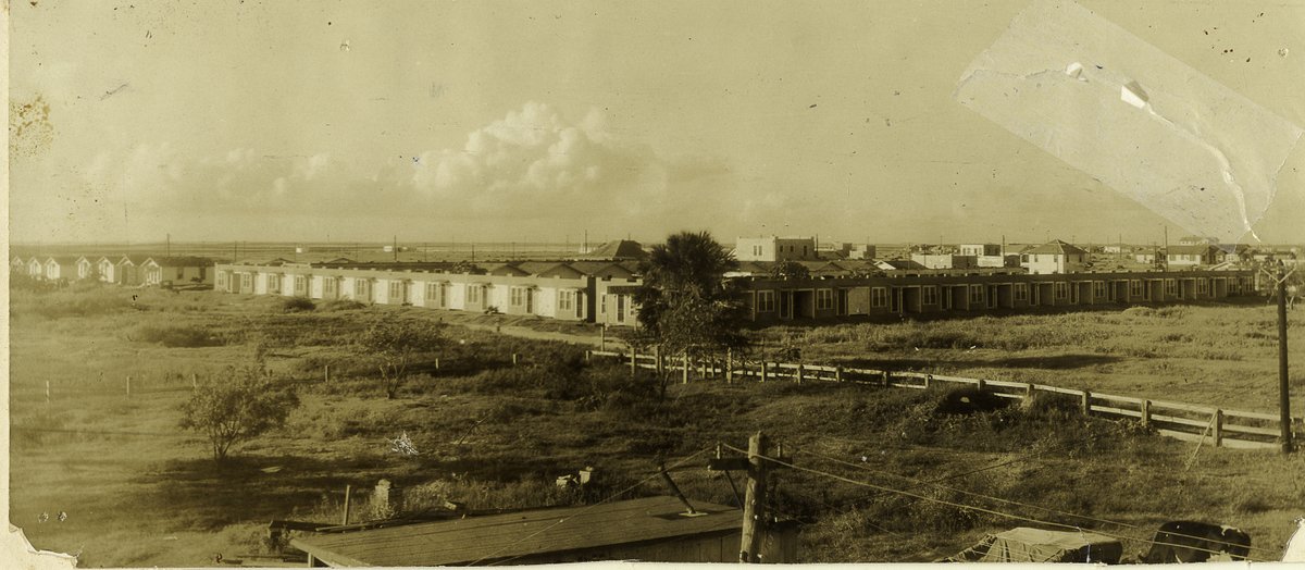 portisabeltexas's tweet photo. #TBT Bayside Courts in #PortIsabel! Social columns frequently mentioned Bayside Courts as first home to families relocating to the area. A rather sprawling compound that featured a little grocery store. #portisabeltx #portisabeltexas #downtown #sopadre #historicphoto #historic https://t.co/aF0UUFgPGe