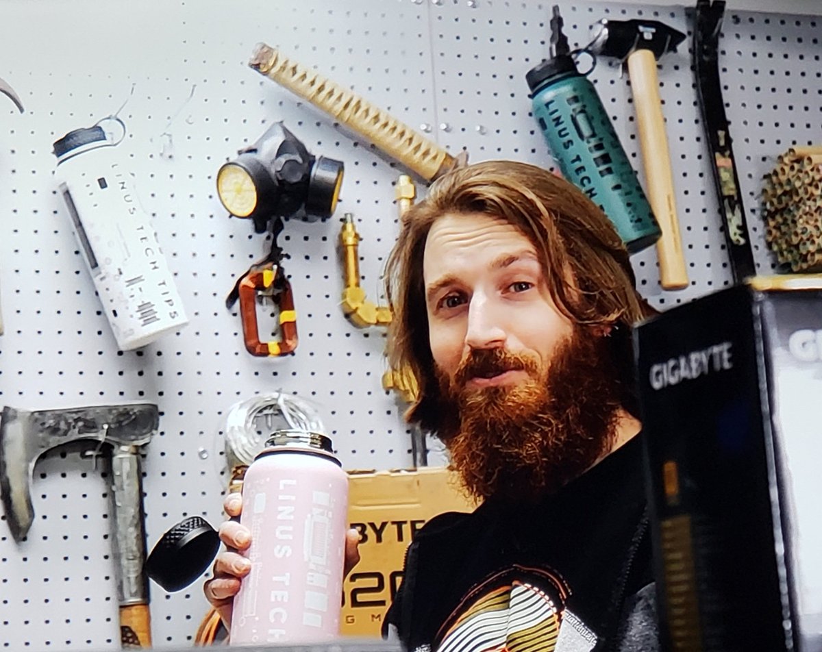 TechChef420's tweet photo. It's like @LinusTech @linusgsebastian and @GamersNexus #techjesus had a baby. @thehacksmith https://t.co/PjKJNx8xR0