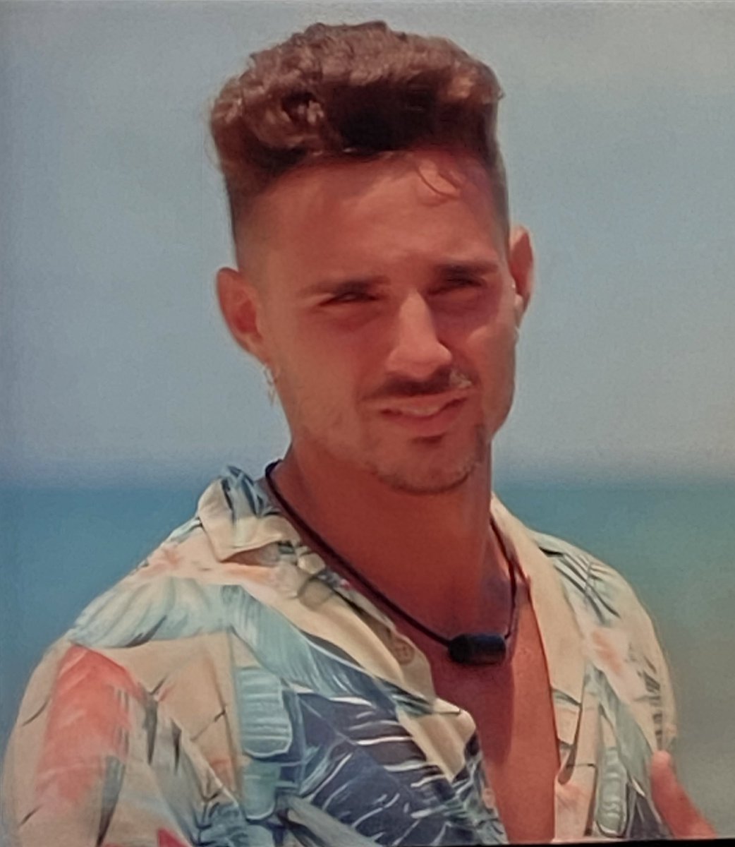 rt para no llorar tanto como Manuel este trimestre #LaIslaDeLasTentaciones3