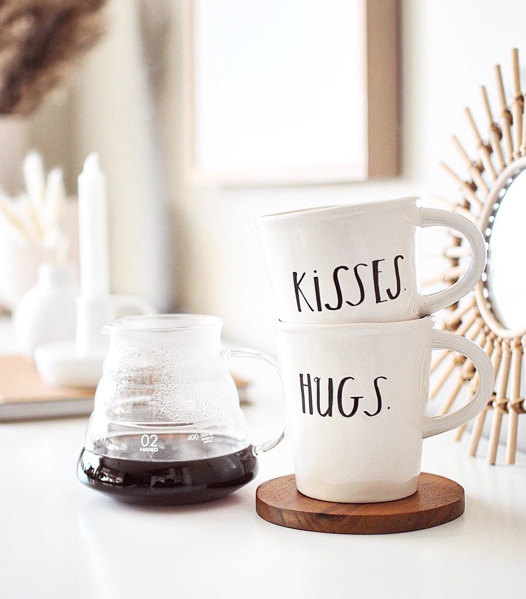 it’s all about love. 🤎
you can never have too many HUGS or KISSES.

magenta-inc.com/collections/st…