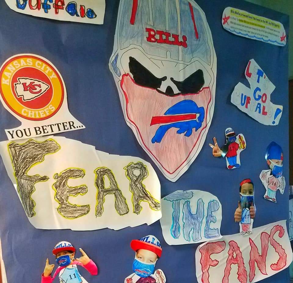 deevagirl1377's tweet photo. My Daughter's 2nd Grade class! Their school had a door decorating contest! I LOVE this so much!
#Imwiththemafia #BillsMafia #fearthefans @BuffaloBills @BillsMafiaBabes @NFL #gobills #letsgo @beane_mrs @DDawkins66 https://t.co/I80eSKLsJ3