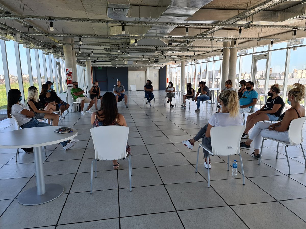 leanleyenda's tweet photo. Hoy con referentes de Barrios Populares y Conjuntos Habitacionales de la Ciudad, nos reunimos con la DG de Políticas Sociales en Adicciones.

Conocieron las herramientas que tenemos en el Ministerio para complementar su trabajo y abordar juntos esta problemática de los barrios. https://t.co/sLCIFtQLbl