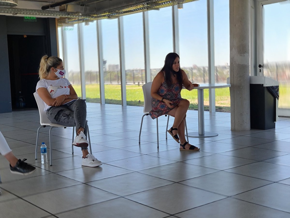 leanleyenda's tweet photo. Hoy con referentes de Barrios Populares y Conjuntos Habitacionales de la Ciudad, nos reunimos con la DG de Políticas Sociales en Adicciones.

Conocieron las herramientas que tenemos en el Ministerio para complementar su trabajo y abordar juntos esta problemática de los barrios. https://t.co/sLCIFtQLbl