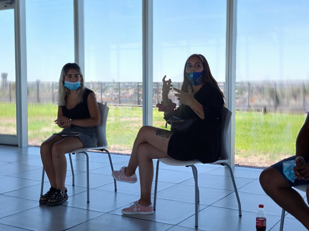 leanleyenda's tweet photo. Hoy con referentes de Barrios Populares y Conjuntos Habitacionales de la Ciudad, nos reunimos con la DG de Políticas Sociales en Adicciones.

Conocieron las herramientas que tenemos en el Ministerio para complementar su trabajo y abordar juntos esta problemática de los barrios. https://t.co/sLCIFtQLbl