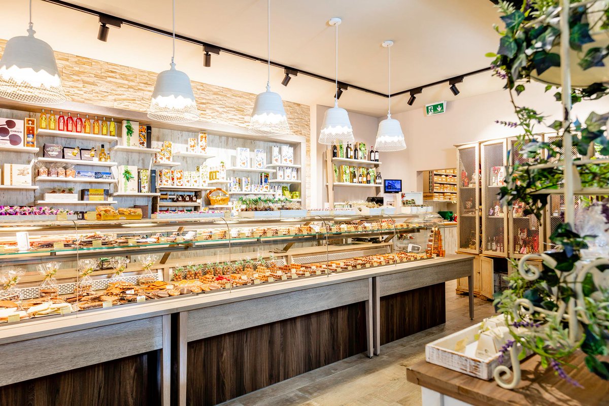 AeschbachChoco's tweet photo. Feel free to #sweeten your #day or your loved ones!
Our #boutiques in #Zug, #Root_D4 and #Steinhausen are open.
You'll find our opening hours here https://t.co/VXD2zuA2uD
We offer free shipping from our #online #shop.
We'll be happy to serve you
#AeschbachChocolatier #ChocoShop https://t.co/OYCNBLRyWv