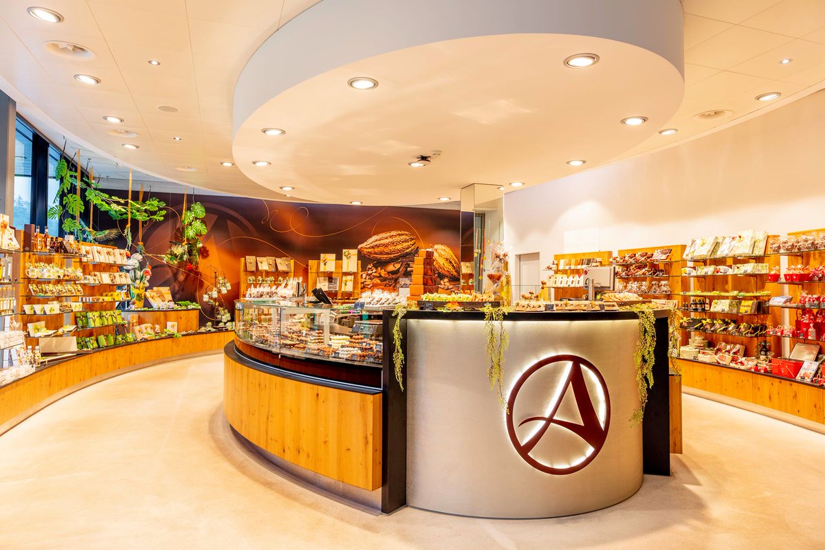 AeschbachChoco's tweet photo. Feel free to #sweeten your #day or your loved ones!
Our #boutiques in #Zug, #Root_D4 and #Steinhausen are open.
You'll find our opening hours here https://t.co/VXD2zuA2uD
We offer free shipping from our #online #shop.
We'll be happy to serve you
#AeschbachChocolatier #ChocoShop https://t.co/OYCNBLRyWv