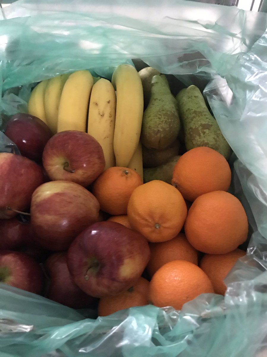 CatrionaRowland's tweet photo. Food today with @Elior_Group was tasty 😋 & love broccoli 🥦 & today @SercoHealth delivered #FruitBoxes to wards to ensure staff are getting #FiveADay to stay healthy in this challenging 😥 time. Very grateful for the free food. #BHWellbeing @geraldi134 https://t.co/76BFhWBpLK