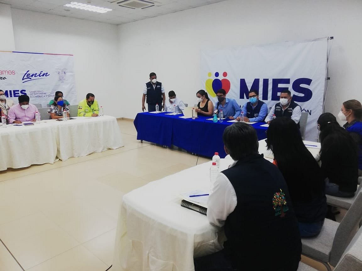 DPS_LosRios's tweet photo. #SantaElena| @Jorluis_Macias, Director Distrital de Salud participa en mesa técnica de Misión Ternura liderada por @Vice_ec. Se socializan  las acciones realizadas para garantizar atención médica integral a menores de 5 años, el seguimiento y entrega de suplementos vitamínicos. https://t.co/F8bDQafJDB