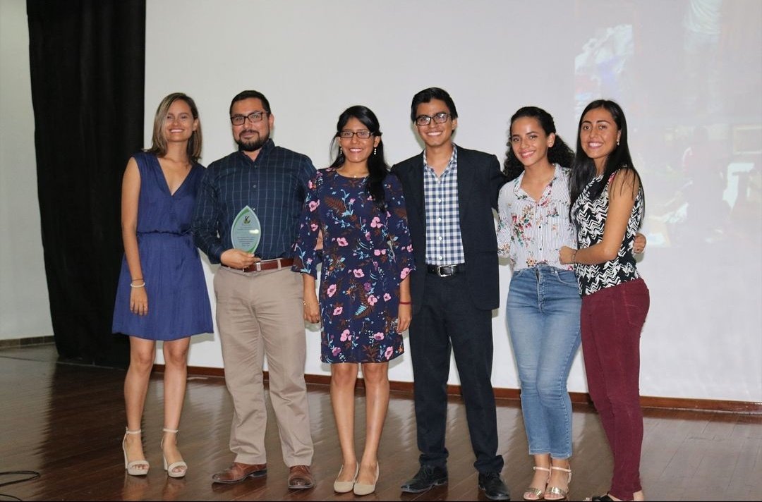 ClubKawsay's tweet photo. ¡Feliz Cumpleaños a nuestro querido mentor @edusancheztimm!🎊 Muchas felicidades en su día de parte de todos los que conformamos el club. 
Gracias por su guianza y apoyo incondicional. 🤗🌱 https://t.co/yVuFfAs3EO