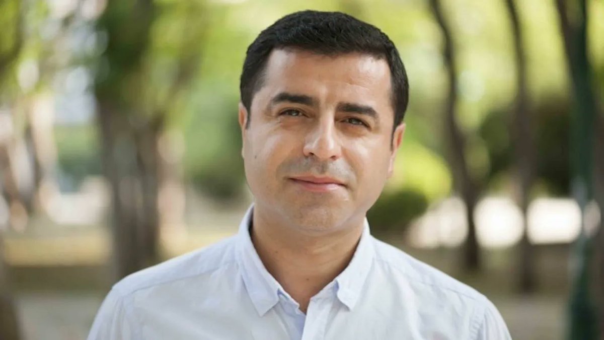 OzgurrGundem's tweet photo. Avrupa Parlamentosu, Selahattin Demirtaş'la ilgili bağlayıcı olan İHAM kararının bir an önce uygulanmasını, #Demirtaş'ın ve siyasi sebeplerle tutuklu diğer kişilerin bir an önce  serbest bırakılmasını istedi. Karar, 16'ya karşı 590 oyla kabul edildi. https://t.co/4r8Sb0xbA3