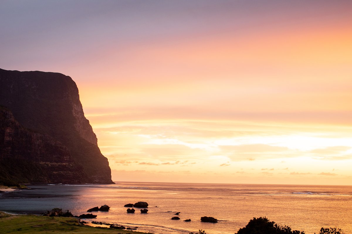 Forget romancing the stone - come sunset romance the rugged mountains, bucolic fields or the glittering Tasman Sea, instead. #CapellaLodge