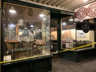MrAndyNgo's tweet photo. On 20 Jan., #Antifa rioted in Seattle for Inauguration Day. They started street fires, smashed up businesses &amp; a courthouse. They also marched to the iconic Pike Place Market, where they broke into &amp; looted the original @Starbucks. Police only arrested 3. https://t.co/x2LyjuFKsr https://t.co/gU8nAjR9dA