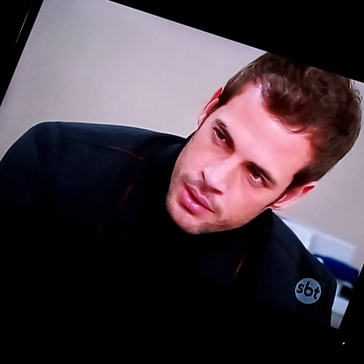 Ese tiempo no sale del frente del televisor viendo a Max en Triunfo de Amor <a href="/willylevy29/">William Levy</a> #triunfodelamor
#fãdewilliamlevy
#mejoractordelmundo 
#williamlevybrasil
#maxsandoval