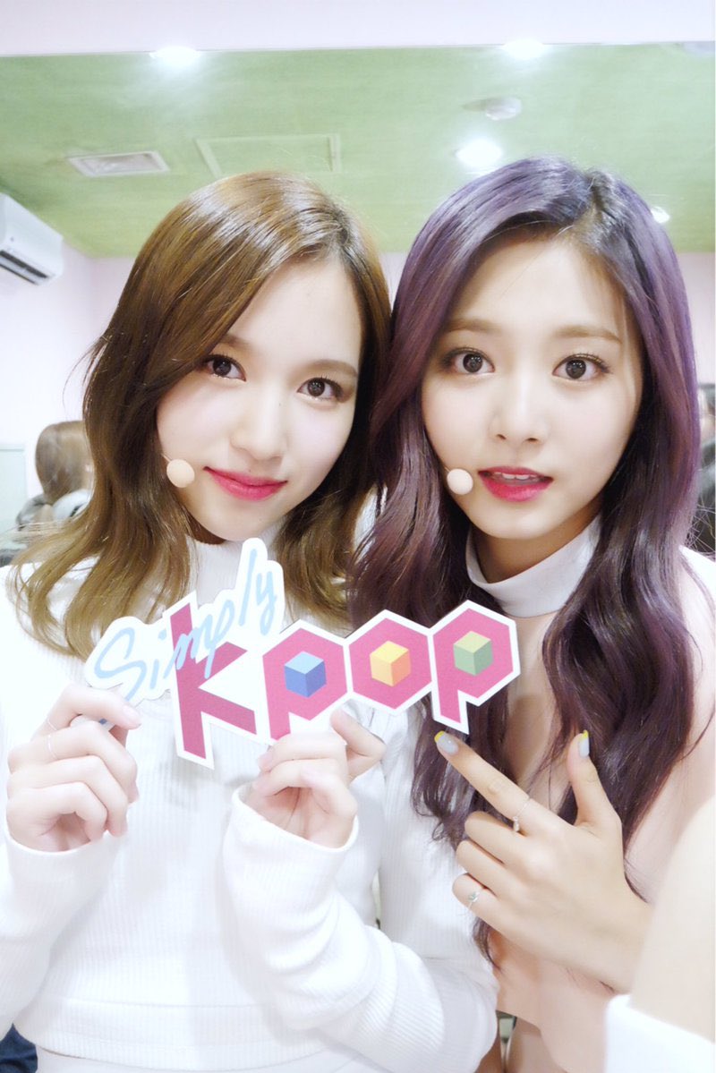 chaotuais's tweet photo. 🍭 5, 4, 3 , 2, 1 ⁺ 𝗢𝗻𝗲 ın a 𝗠𝗶𝗹𝗹𝗶𝗼𝗻! Hello; we are 𝘁𝘄𝗶𝗰𝗲! › ᥱvᥱᥒto.
#GS_DBT #GS_LUNARY #GS_TFTMN
Hoy se nos han escapado estas dos bellezas para asistir al evento debut de @GLOWSYMPNY_TWT, todas nos sentimos muy felices por poder apoyarles en este día. 🥳 https://t.co/SFIX6ARSJN